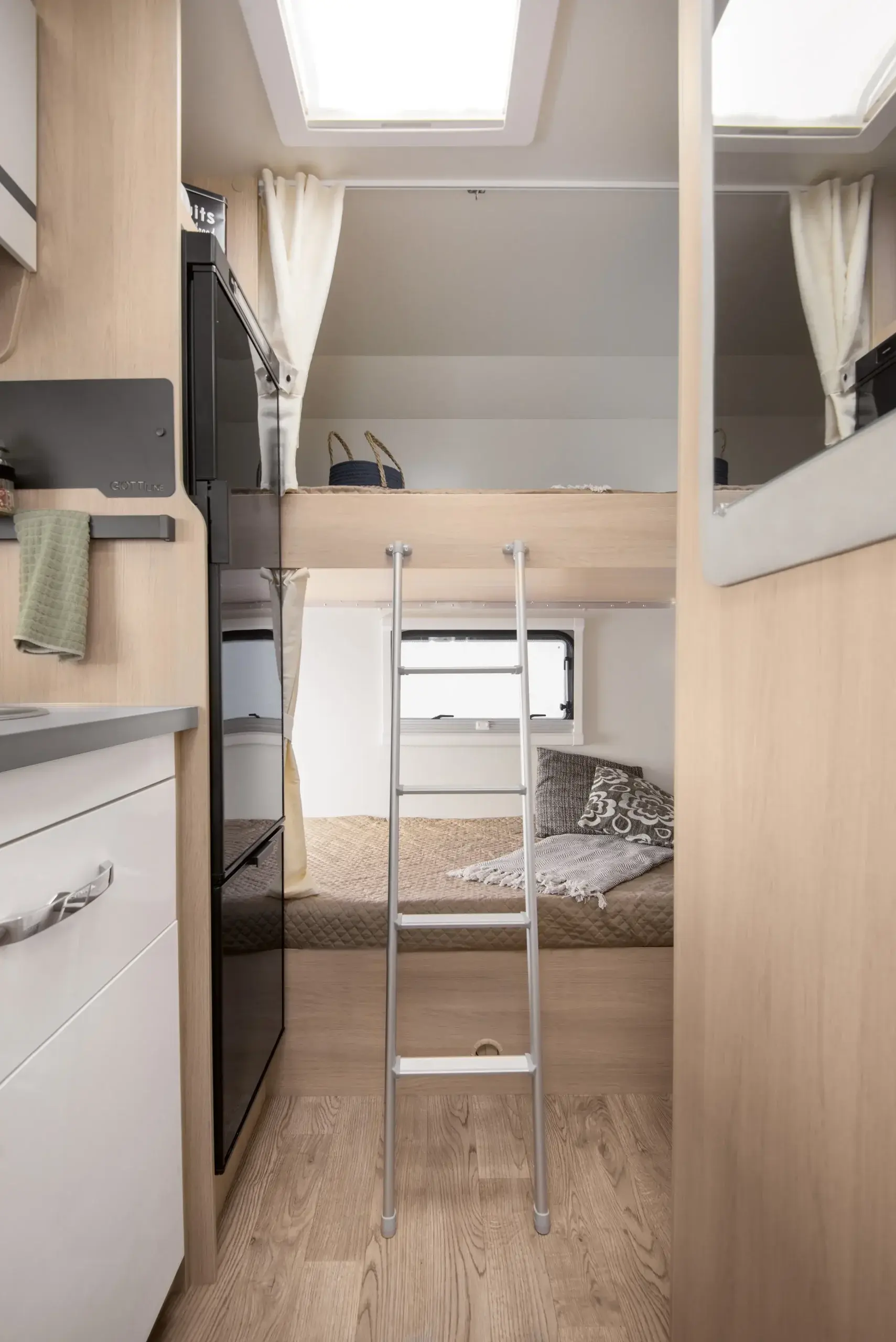 Foto de Autocaravana perfilada en Vitoria