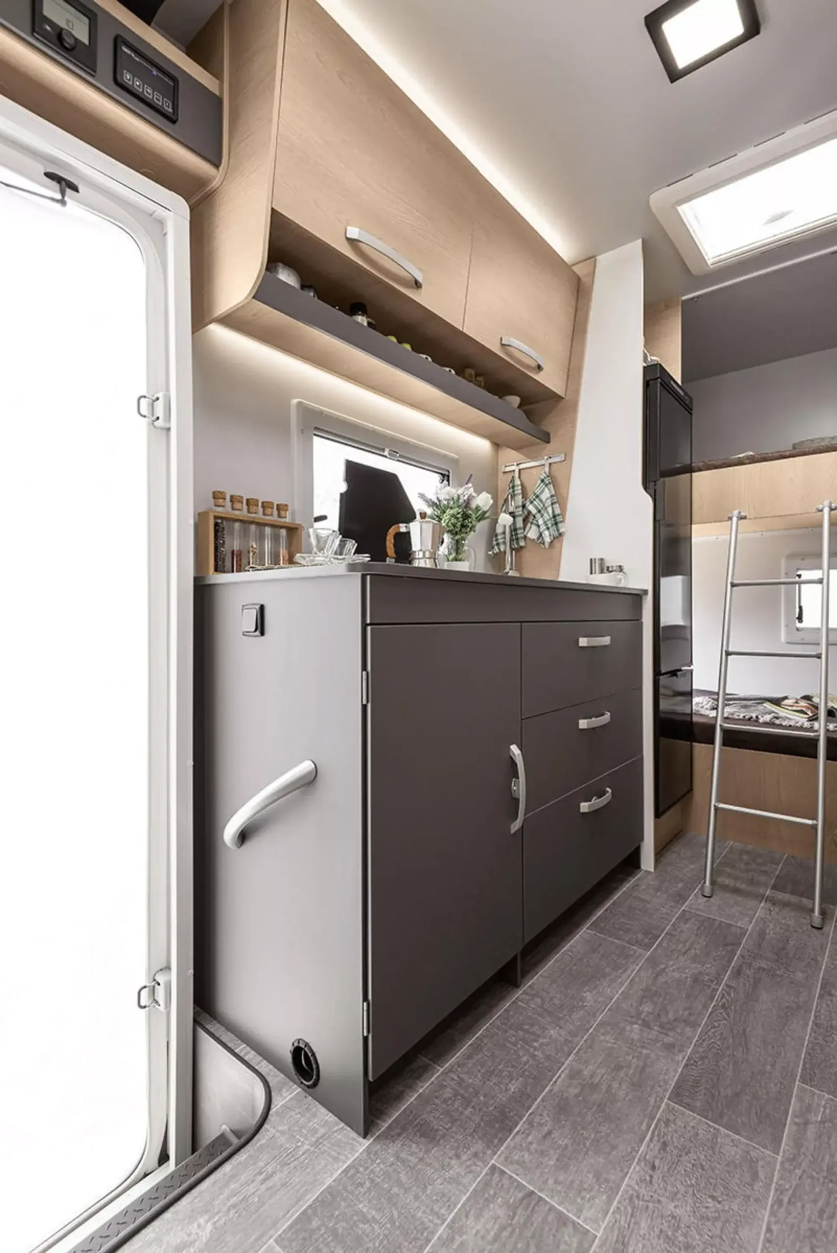 Foto de Autocaravana perfilada en Vitoria