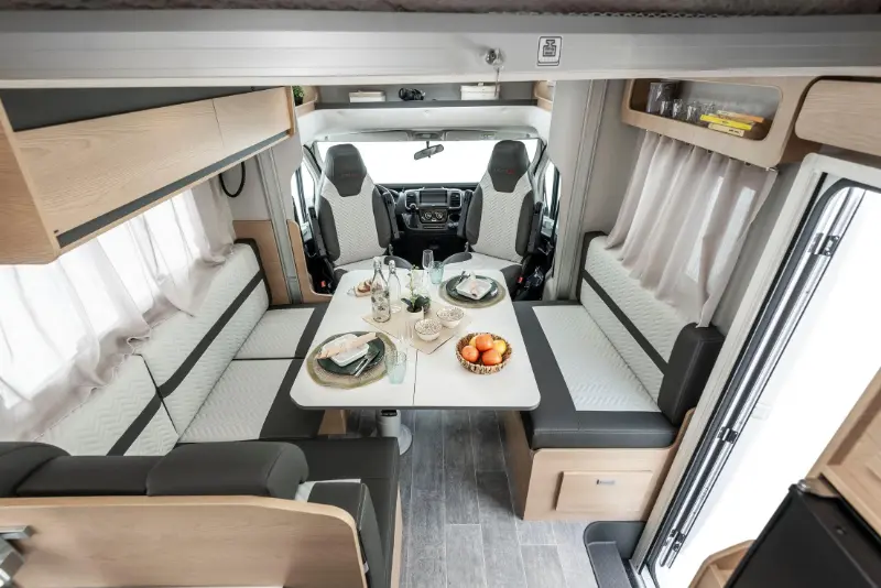 Foto de Autocaravana perfilada en Vitoria