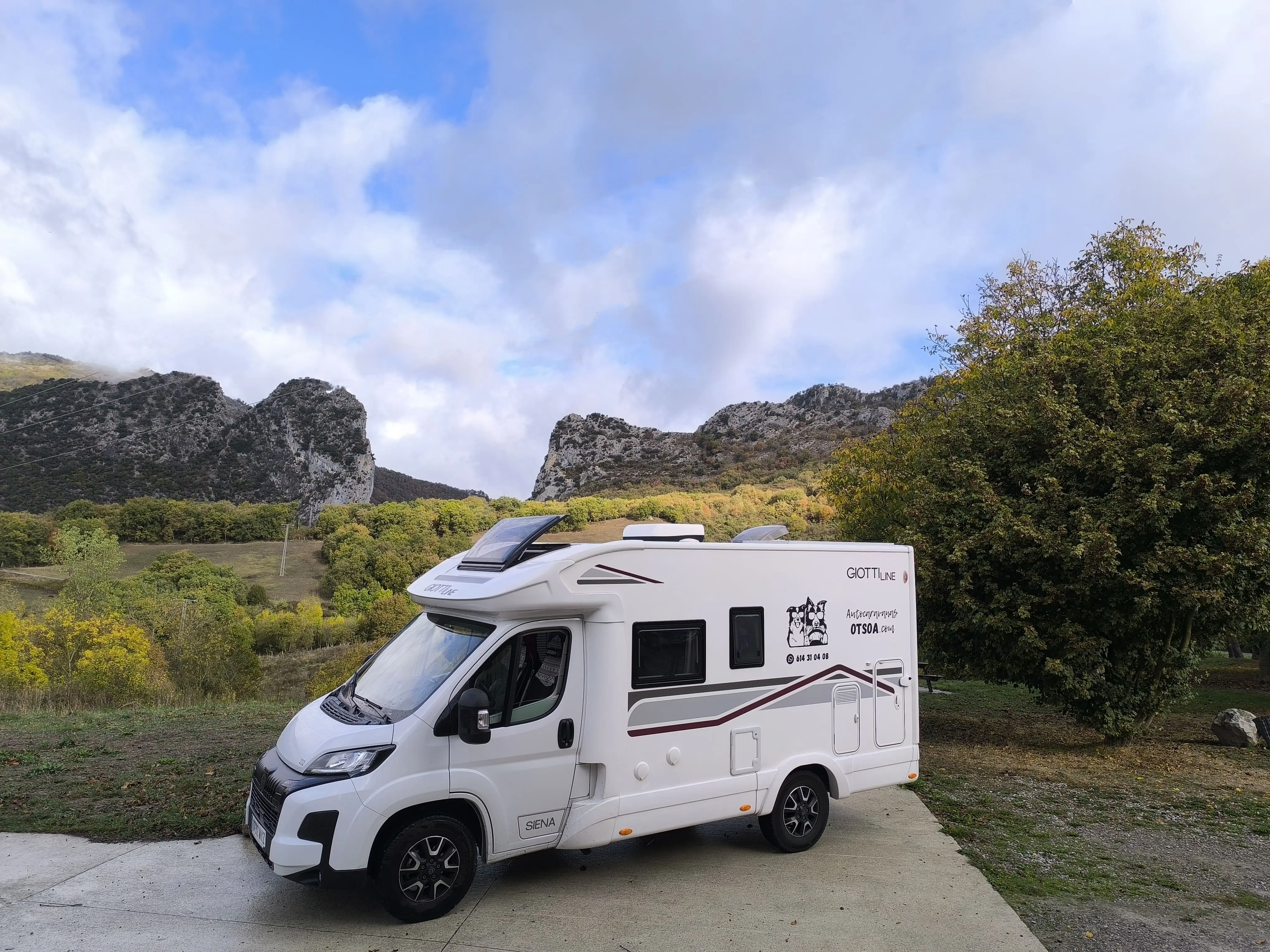 Foto de Autocaravana perfilada en Vitoria