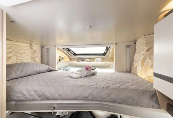 Foto de Autocaravana perfilada en Vitoria