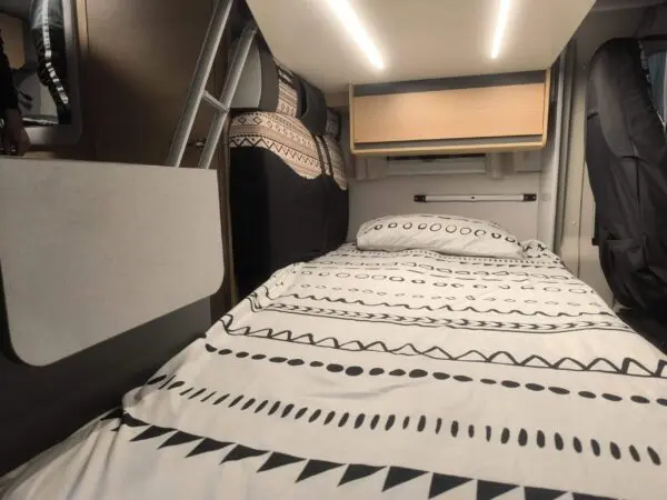 Foto de Autocaravana perfilada en Vitoria