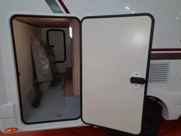 Foto de Autocaravana perfilada en Vitoria